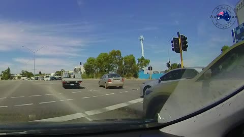 Legal on opposite side and illegal on dashcam side don't like road rules don't drive