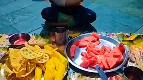 Abtarih karne se pahle pahle samose aur pakode per hamla karne wala