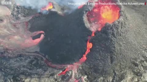 43Drone captura imagens incríveis de vulcão em erupção na Islândia