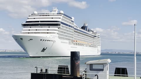 Luxury Ship king of the Sea