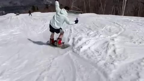 Please enjoy winter skiing stunts