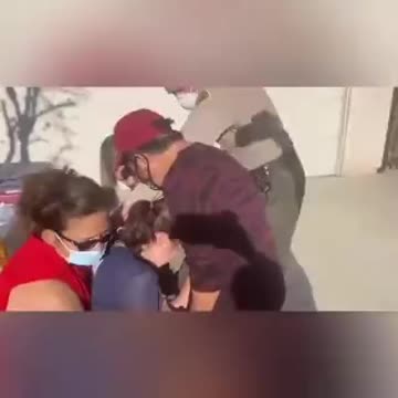 Inyectando timovacunas a discapacitados