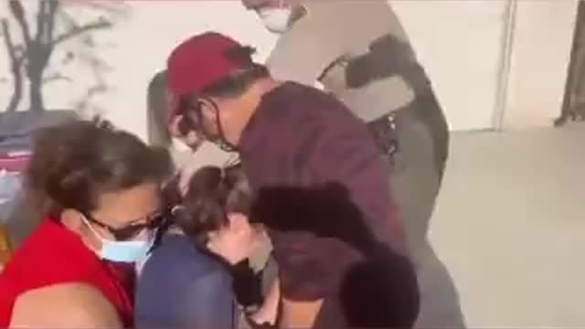 Inyectando timovacunas a discapacitados
