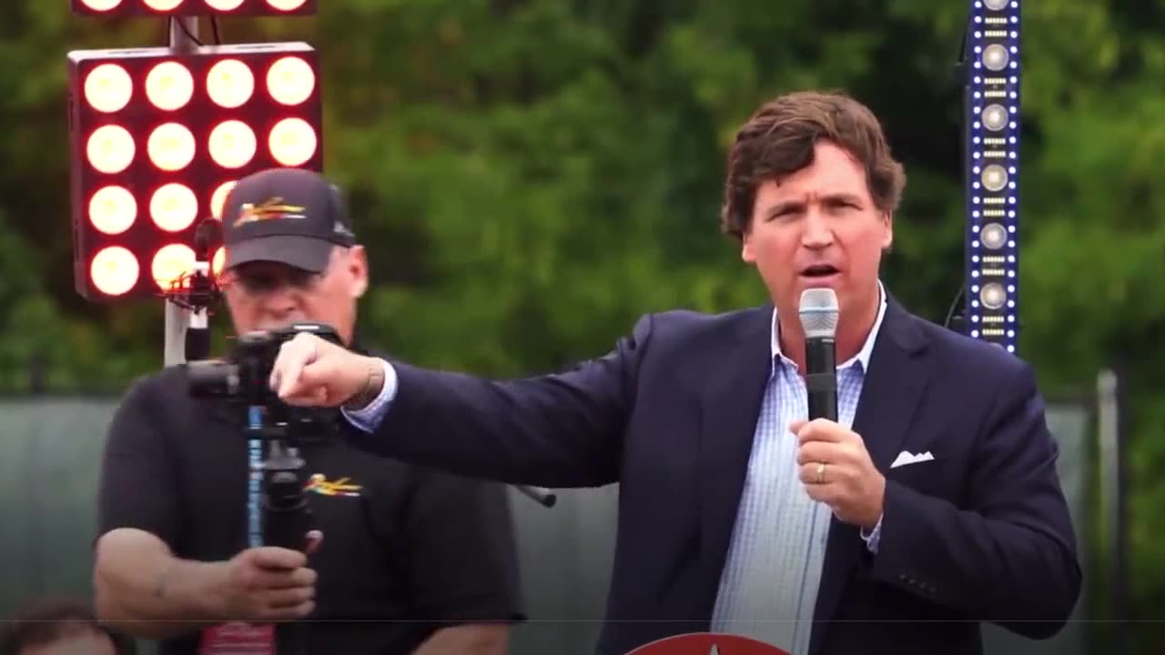 Tucker Carlson slams Gov. Greg Abbot