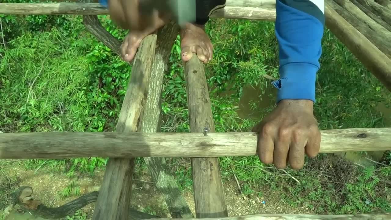 BUSHCRAFT Building 9m Camping Floating Under Raining Season