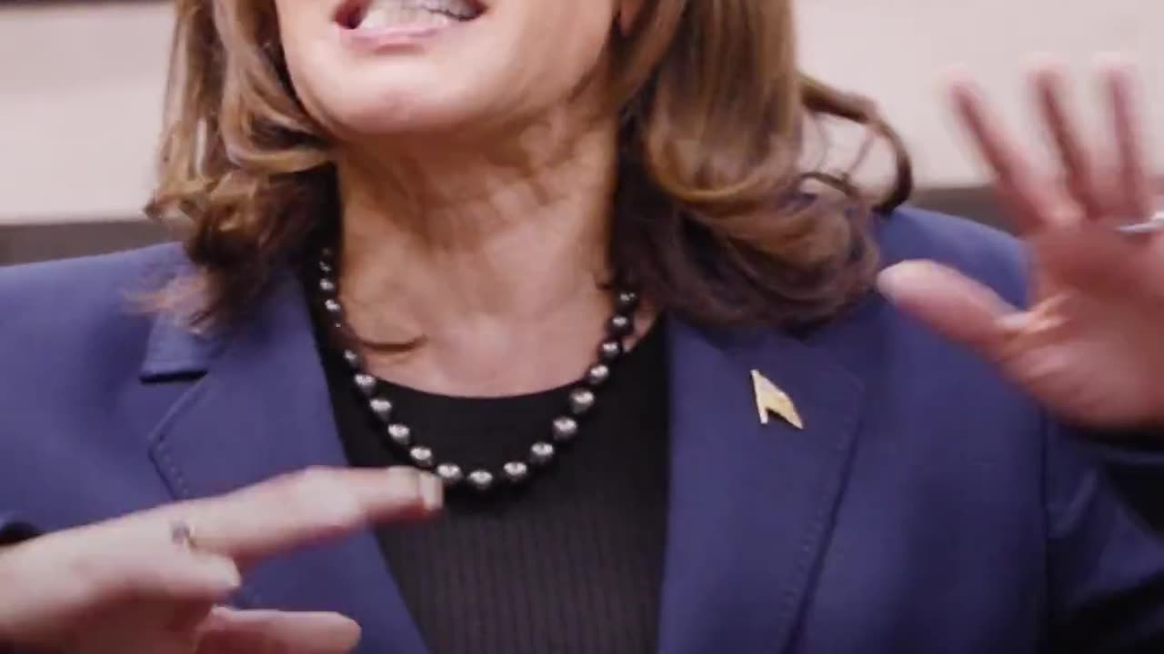 Kamala's kindergarten-style speech to team that lost by 28 points goes viral - LOL!