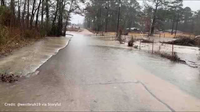 Heavy rain brings flooding to parts of Louisiana