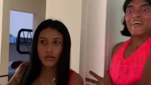 😂😂😂 son las amigas perfectas.