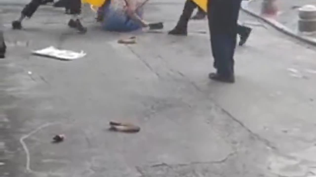 Chinese Cops Disarm Woman Wielding a Meat Cleaver