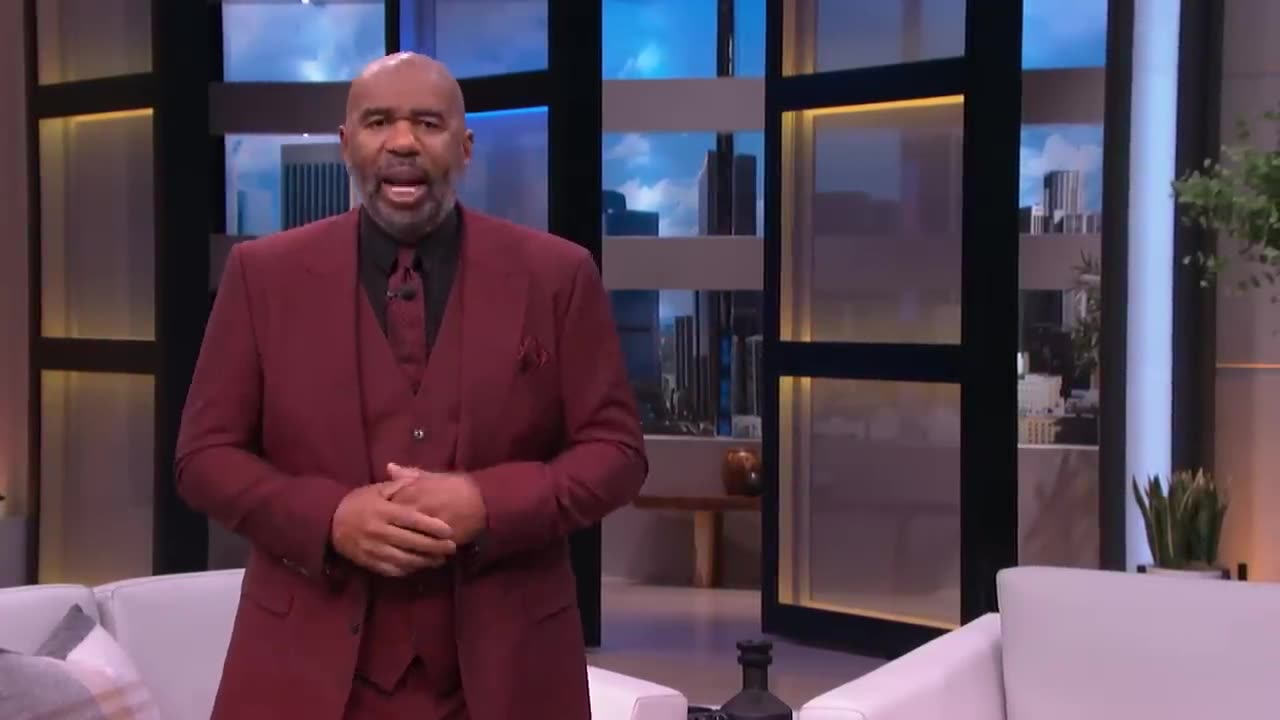 He BROUGHT HIS MOM on a 1st Date! II Steve Harvey