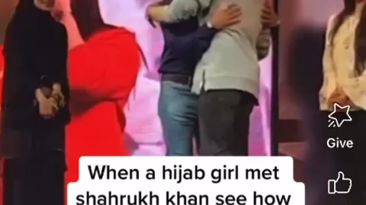 Sharukhan met a hijabi