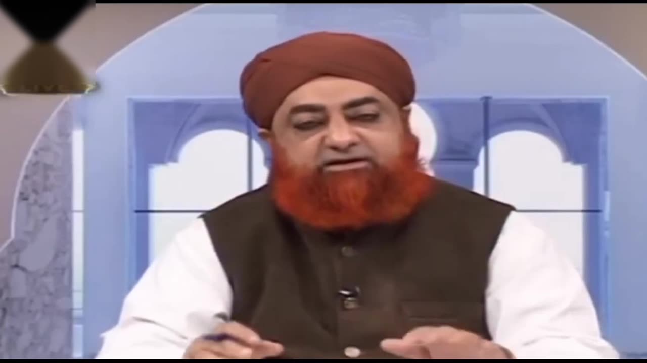 نماز پڑھنے کے دوران اگر پیشاب کی حاجت محسوس ہو تو نماز جاری رکھے یا توڑ دیں؟