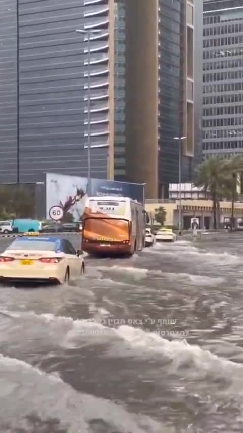 More from the floods in Dubai 💦💦💦💦💦💦💦🤷🏻‍♂️
