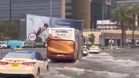 More from the floods in Dubai 💦💦💦💦💦💦💦🤷🏻‍♂️