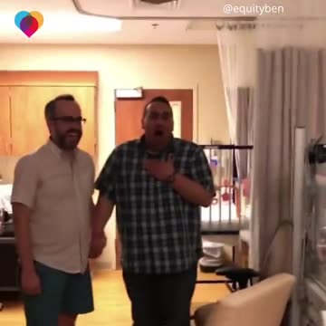 Σε νεογέννητο μωρό: “Είσαι έτοιμο να γνωρίσεις τους γονείς σου;;”