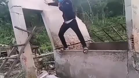 ΖΟΥΝΕ ΑΝΑΜΕΣΑ ΜΑΣ