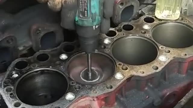 Engine cylinder grinding