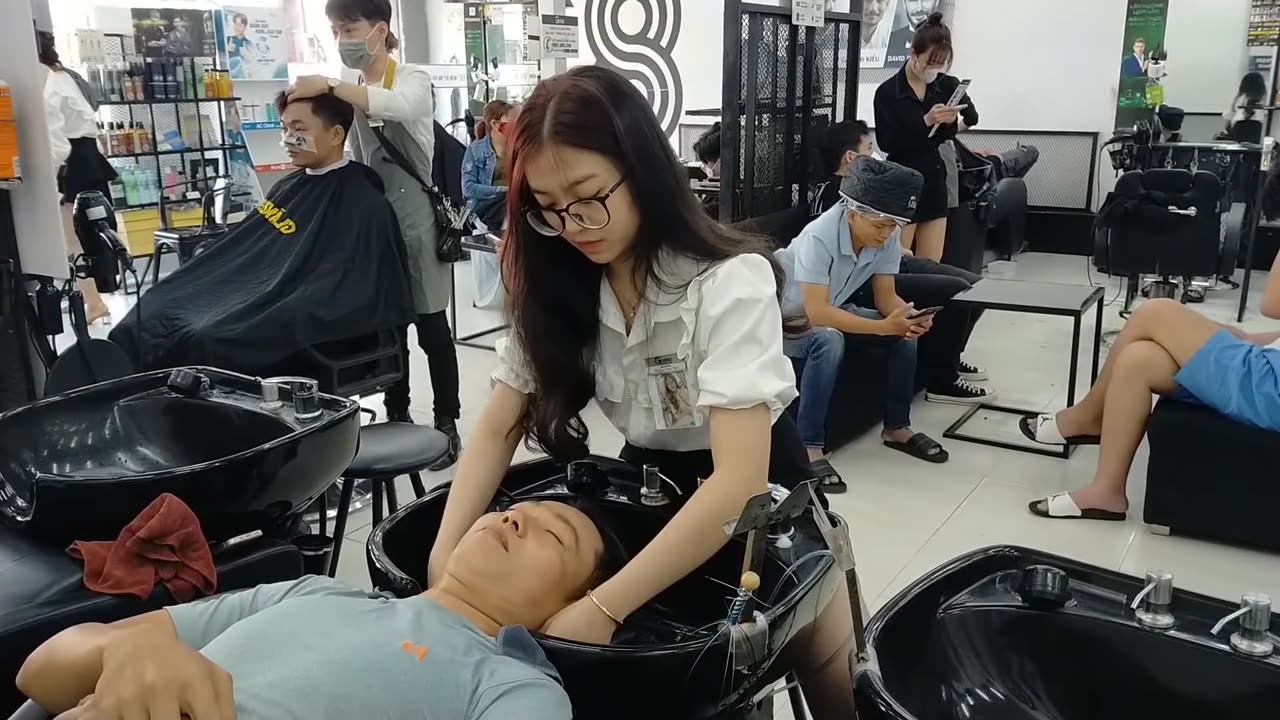 Relaxing shampoo and facial massage with a beautiful girl at 30 Shine Bien Hoa