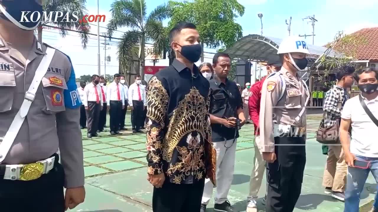 Aipda AL Tertunduk Lesu Saat Upacara Pemecatan, Digerebek Warga Kala Selingkuh dengan Istri TNI AD_4