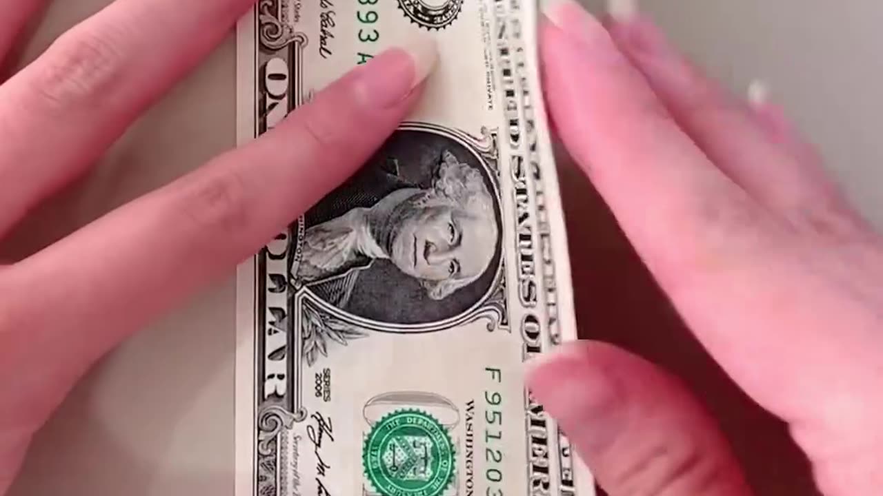 How to fold diamond capsule of dollar