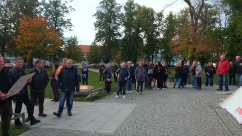 Demmin - Martin eröffnet die Kundgebung und Redebeitrag von Thomas 13-10-2022