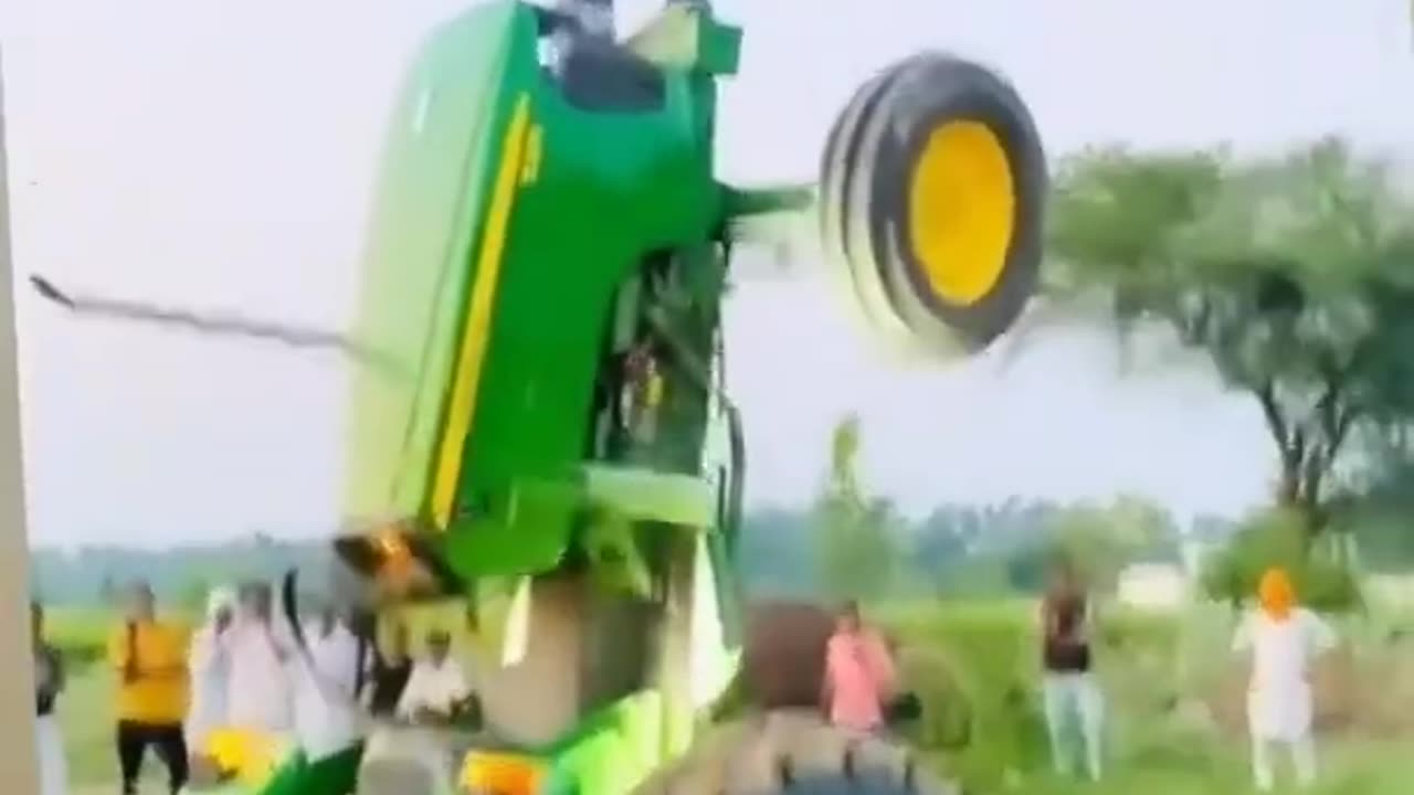 Johndeer tractor video