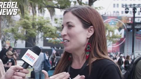 The people in Los Angeles protest against the vaccine mandate