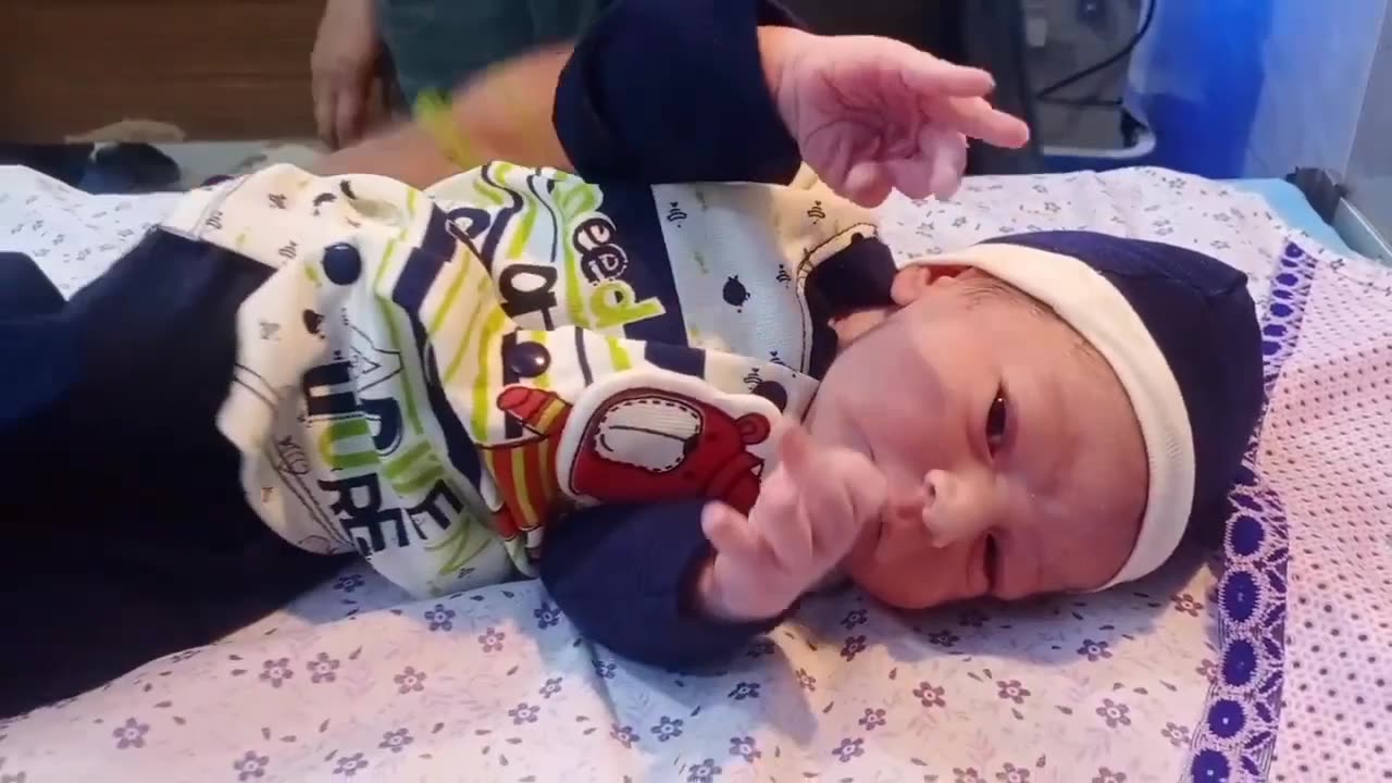 baby came with huge amount of meconium clean baby with baby oil baby is so beautifull🕣🕜🖤