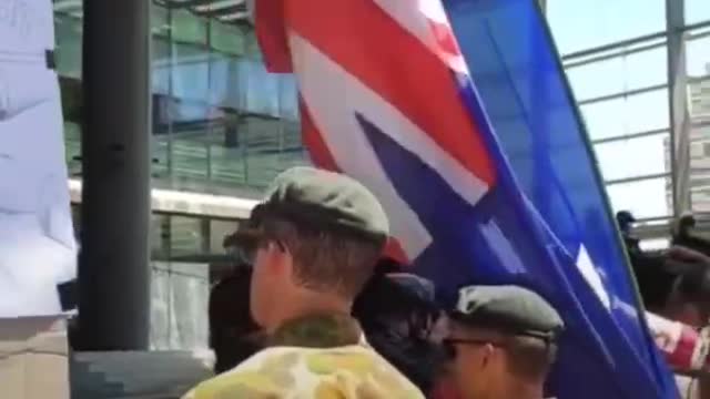 Veterans standing in front of the police headquarters in Melbourne 22/01/22
