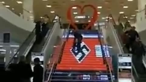 UKRAINE: SHOPPING MALL FEATURES A NAZI SWASTIKA FOR CHRISTMAS