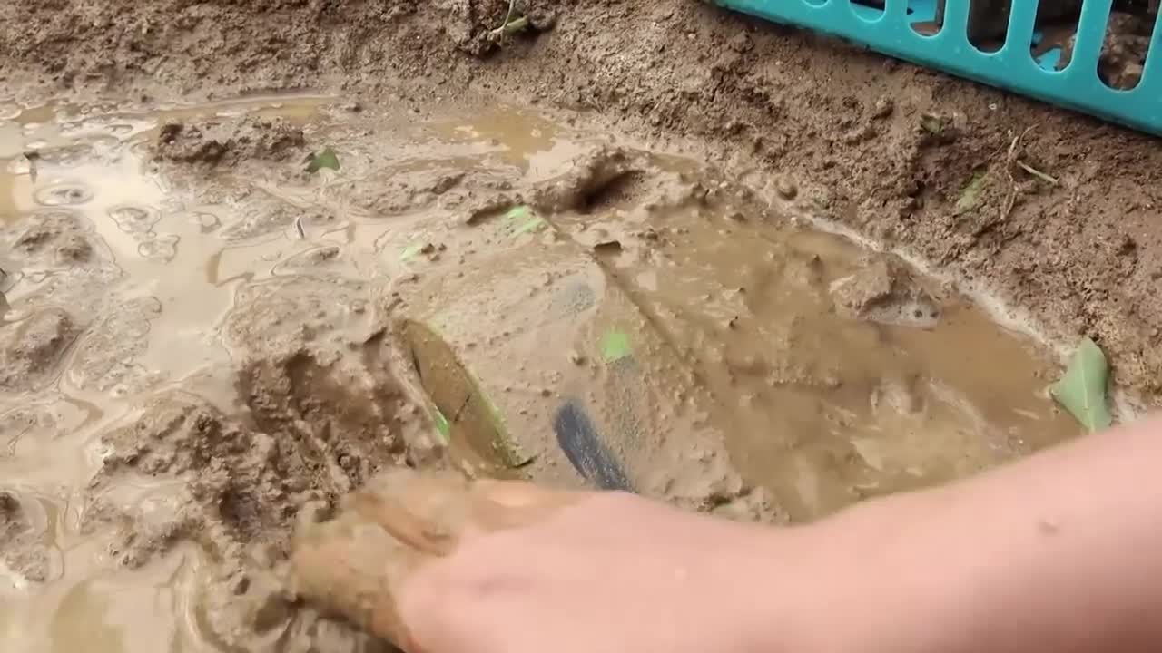 Fine Toys Construction Vehicles Looking for underground car