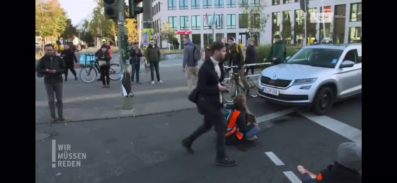 Zivilpolizist bringt Mann aus nichtigem Grund brutal zu Boden