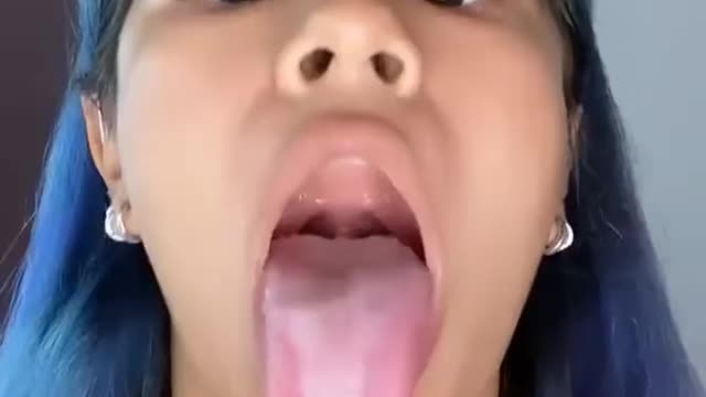 LONGEST TONGUE ON EARTH 🤔￼