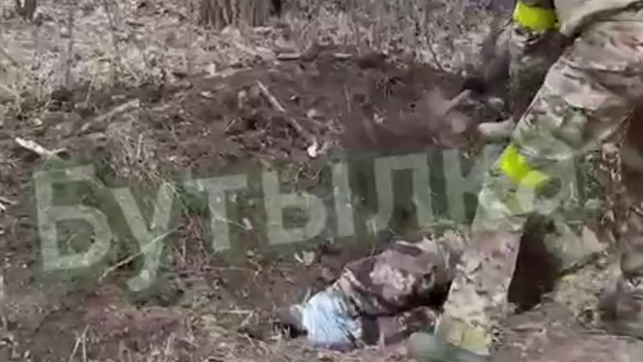 Ukrianian soliders throw comrade into a ditch and start burying him