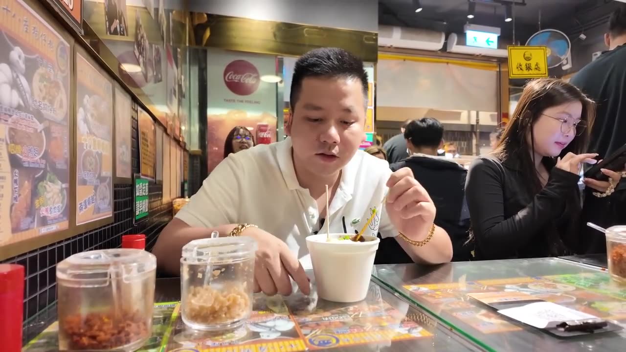 Hong Kong #1: Khoa Pug Choáng Với Cô Phục Vụ Ở Nhà Hàng 70 Năm Tuổi Đeo Rolex Nửa Tỷ!