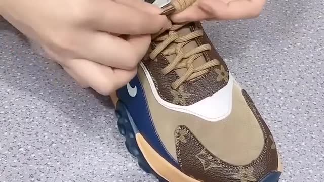 How to tie your shoes like a pro in 5 seconds