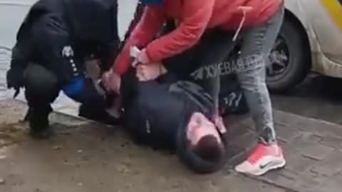 Hon na rekruty do banderovské armády v ulicích Oděsy