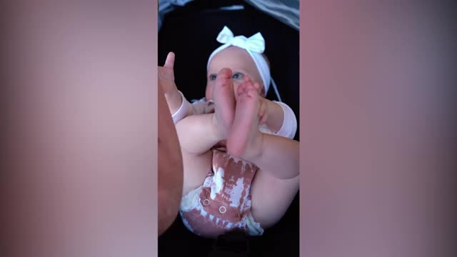Morinne holds daugther for first time afyer deployment video