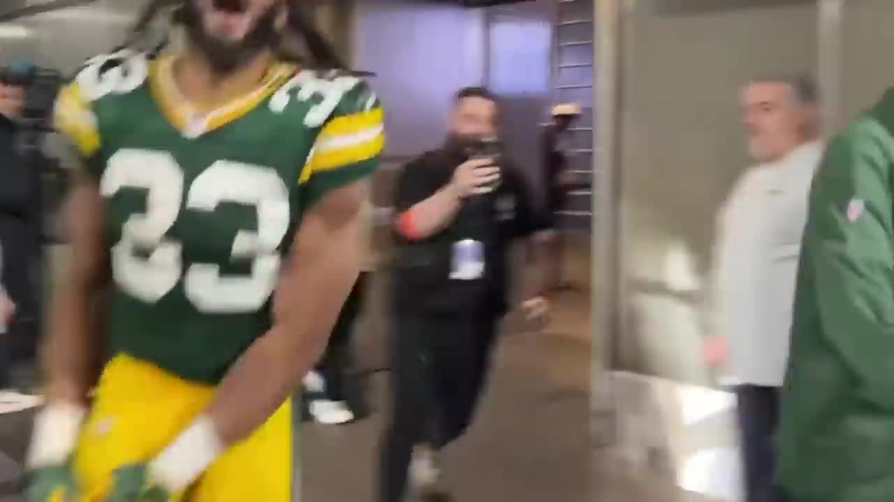 Packers Players rubbing salt in the wounds following Victory in Dallas 😂