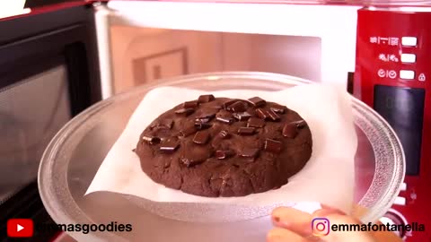 1 Minute Microwave DOUBLE CHOCOLATE CHIP COOKIE ! Back to School Treats!