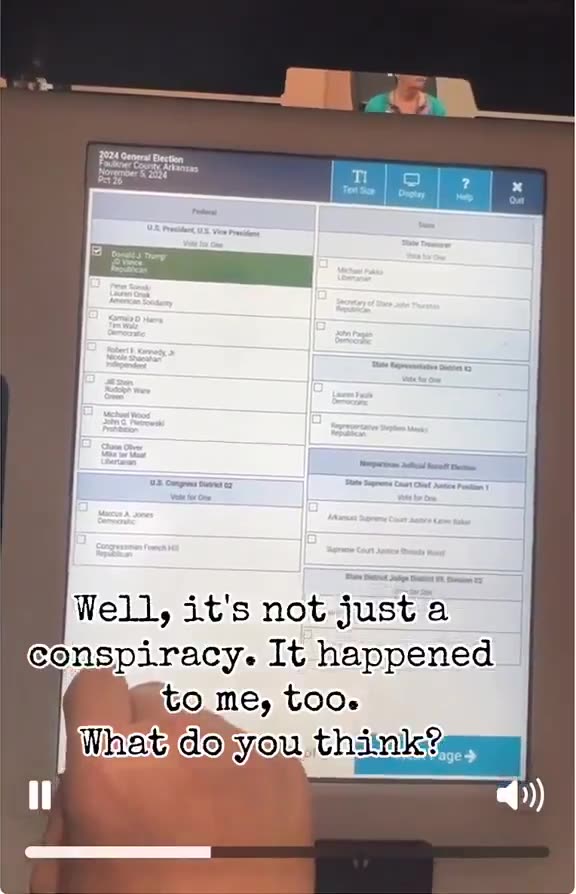 Arkansas mostra uma máquina de votação selecionando Kamala Harris enquanto um eleitor tenta marcar Donald