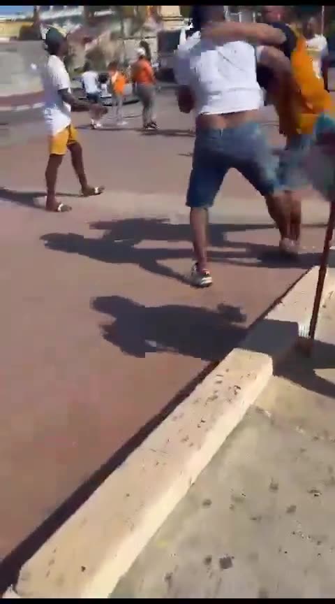 A sol caliente: hombres protagonizaron tremenda pelea en el Muelle de Los Pegasos