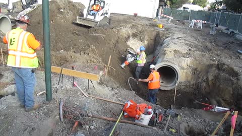 Excavation - Unsafe activities SafetyPro4u_1a