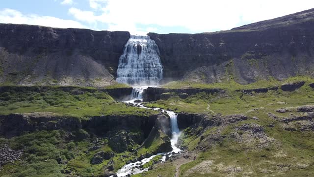 Relaxing music with water fall sound to sleep well and get ready for the next day.