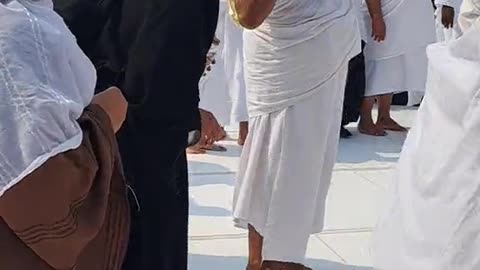 A women crying in Makkah