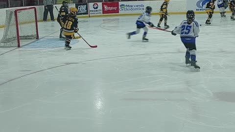 10u Pens Elite action