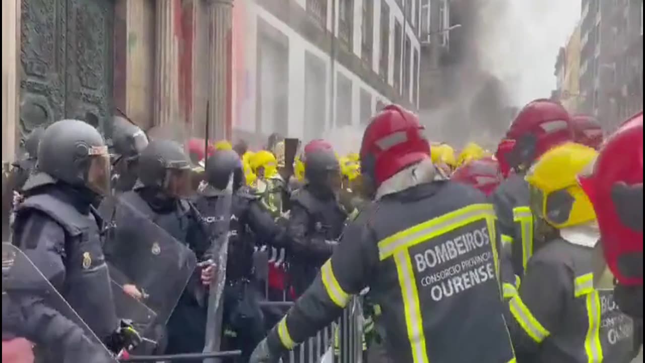 Police And Firefighters Beat The Snot Out Of Each Other In Spain
