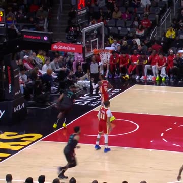 NBA - Deni Avdija finds Daniel Gafford with the slick dime for the two hand jam! Wizards/Hawks