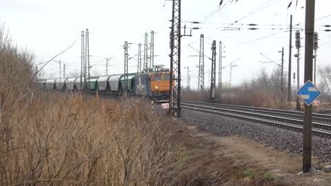 Train Hungary ASEA tekeredik be gabonás vonatával Újszászra