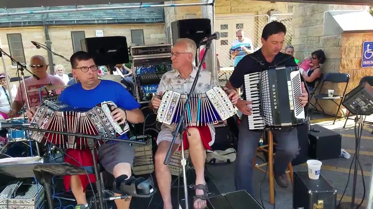 POLKA JOY GIRLS FROM CHICAGO POLKA ST STANS POLISH FEST OMAHA NE 8 20 17